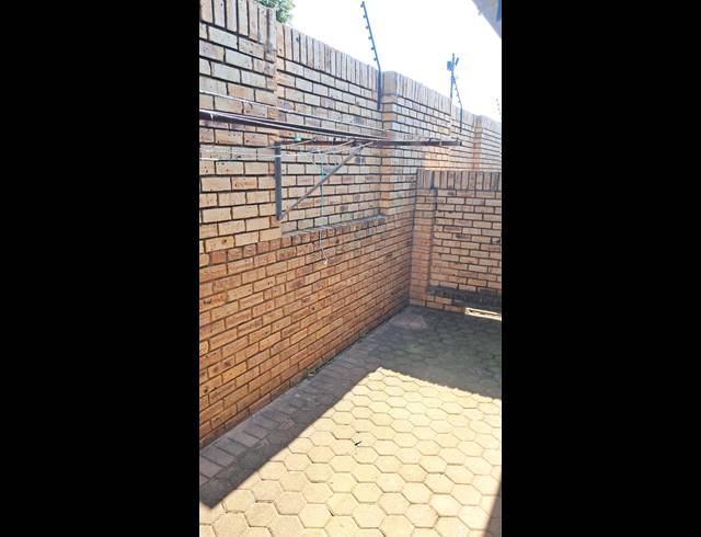 2 BEDROOM TOWNHOUSE FOR SALE IN NOORDHEUWEL